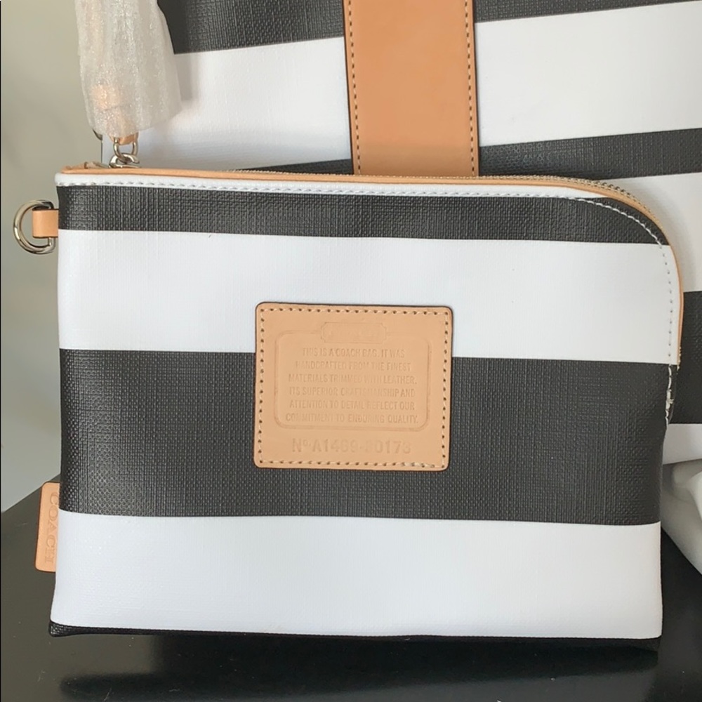 Coach Black & White Large Tote - Picture 2 of 8